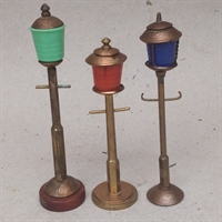 kobbermønter-gadelamper-gamle-fingerbøl-lampeglas, rødt-grønt-blåt